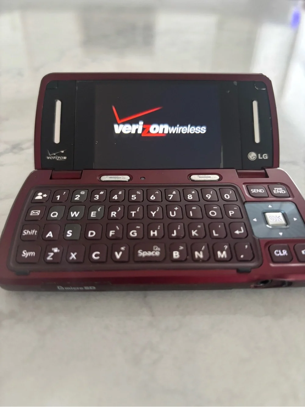 LG enV3 Y2K flip Phone from Verizon with keyboard, charger and box